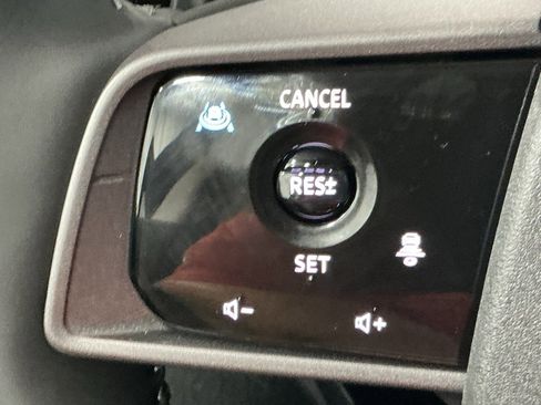 Used 2025 Nissan Murano SV image 13