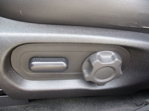 Used 2016 Ford Taurus SEL w/ Equipment Group 201A FWD image 30