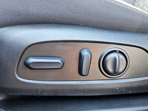 Certified 2023 Chevrolet Equinox LT FWD image 26