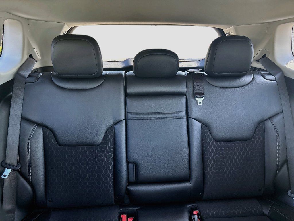 Used 2019 Jeep Compass Latitude w/ Cold Weather Group AWD/4WD image 19