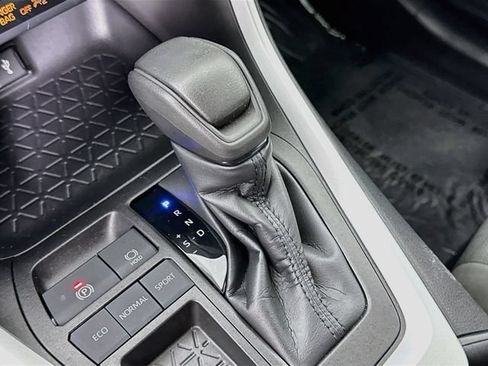 Certified 2021 Toyota RAV4 XLE w/ Convenience Package FWD image 18