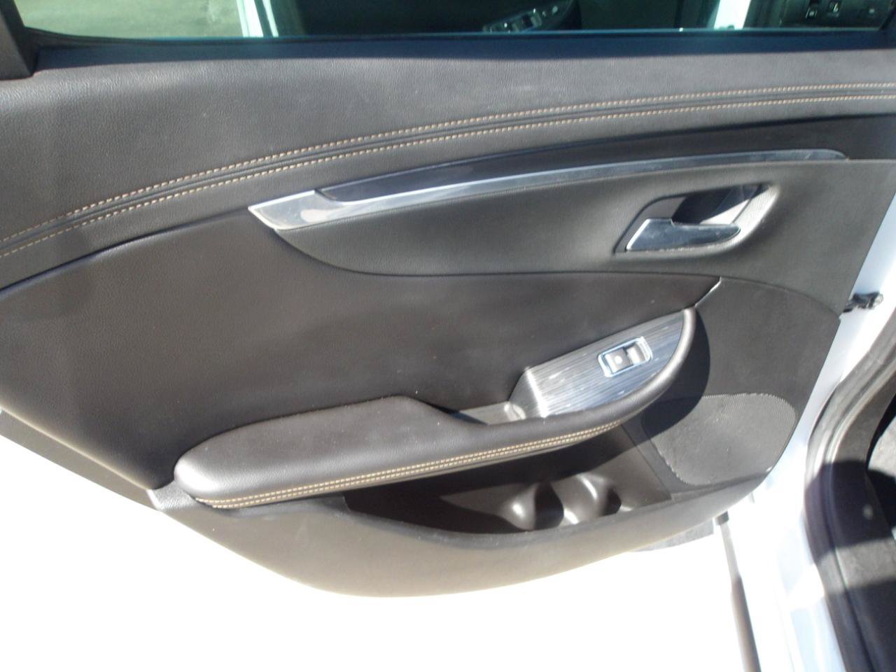 Used 2018 Chevrolet Impala LT FWD image 16
