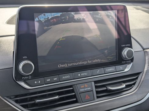 Used 2024 Nissan Altima 2.5 SV image 11