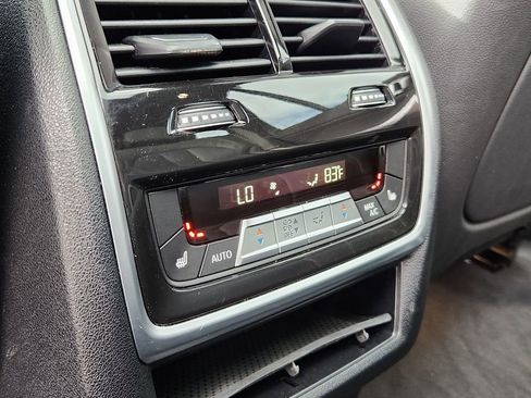 Used 2022 BMW X5 xDrive40i w/ M Sport Package image 11