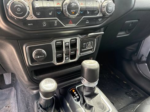 Used 2021 Jeep Wrangler Unlimited Sahara AWD/4WD image 15
