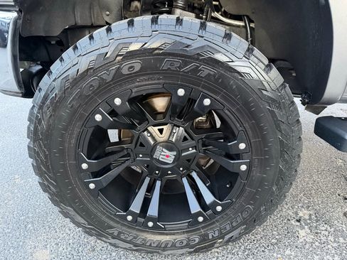 Used 2012 Ford F150 Lariat w/ Lariat Chrome Pkg image 18