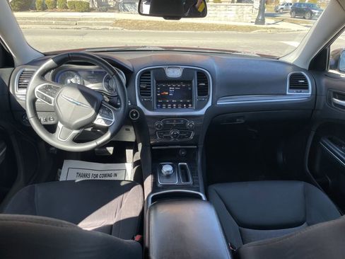 Used 2019 Chrysler 300 Touring w/ Sport Appearance Package image 10