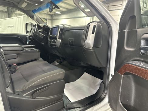 Used 2017 GMC Sierra 2500 SLE w/ HD SLE Preferred Plus Package AWD/4WD image 14