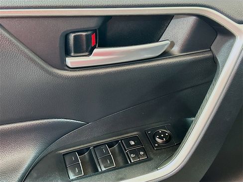 Used 2025 Toyota RAV4 XLE Premium image 15