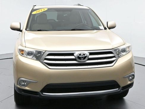 Used 2013 Toyota Highlander Limited FWD image 2