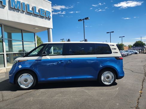 New 2025 Volkswagen ID. Buzz 1st Edition image 4