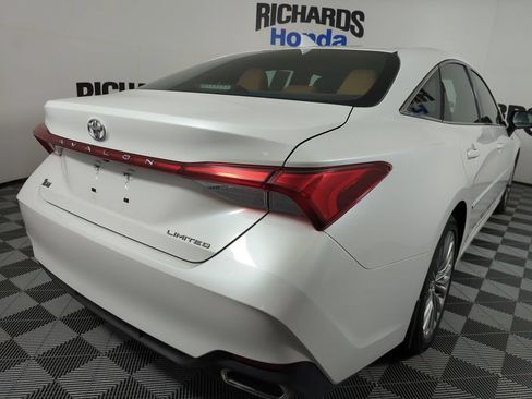 Used 2019 Toyota Avalon Limited FWD image 5