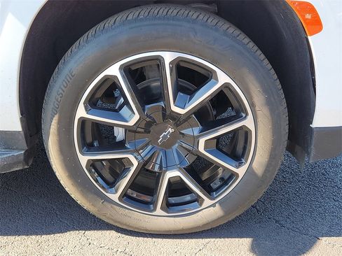 Used 2021 Chevrolet Suburban RST w/ Luxury Package image 7