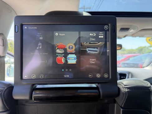 Used 2018 Chrysler Pacifica Limited FWD image 13