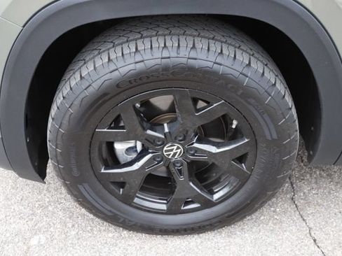 Used 2025 Volkswagen Atlas Peak Edition SE AWD/4WD image 11