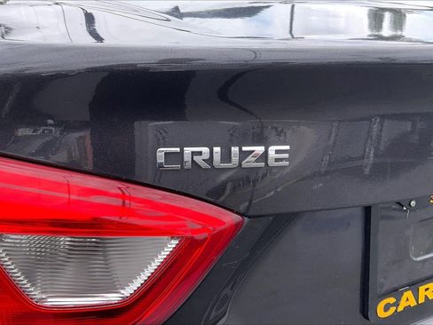 Used 2017 Chevrolet Cruze LT FWD image 8