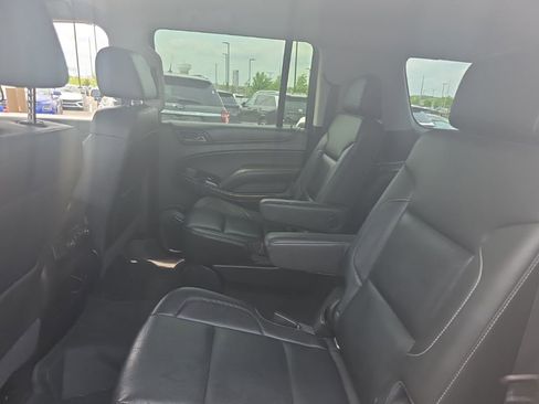 Used 2018 Chevrolet Suburban LT RWD image 19