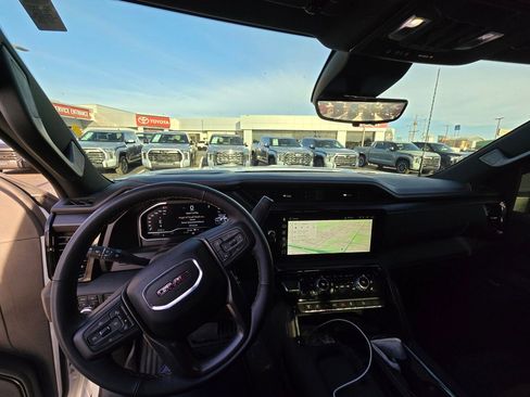 Used 2025 GMC Sierra 2500 AT4 w/ AT4 Premium Plus Package image 15