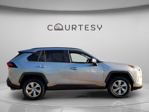 Used 2020 Toyota RAV4 LE image 6