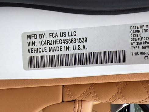 Used 2025 Jeep Grand Cherokee Summit AWD/4WD image 21