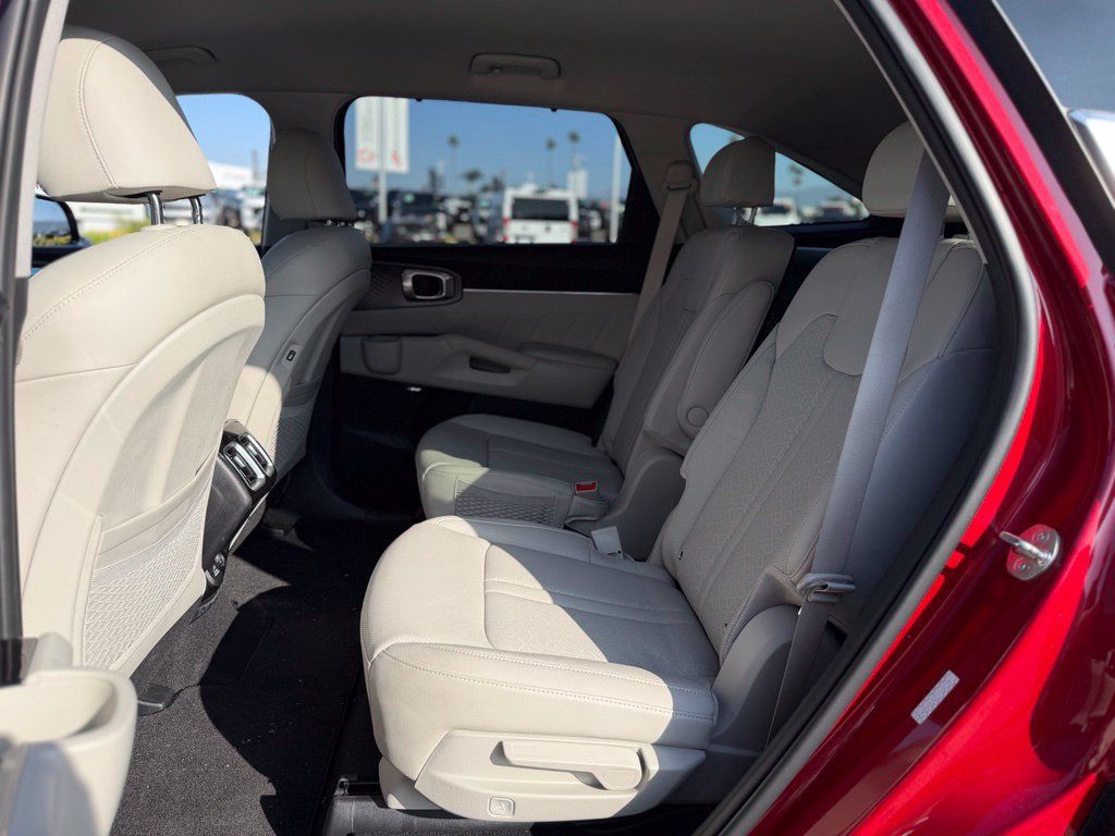 Used 2023 Kia Sorento SX Prestige AWD/4WD image 4