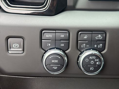 Used 2024 GMC Sierra 3500 AT4 w/ AT4 Premium Plus Package AWD/4WD image 25