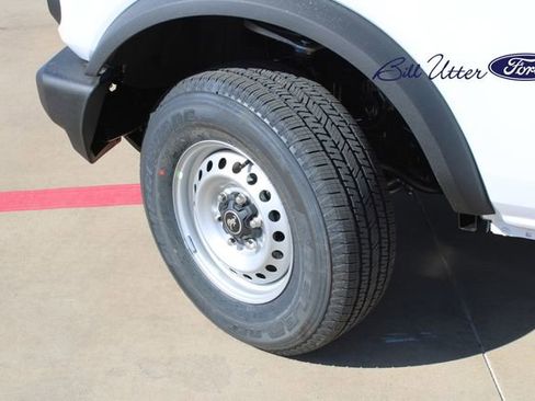 New 2025 Ford Bronco 4-Door image 5