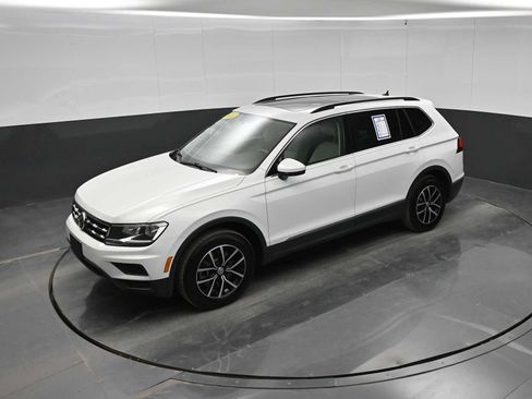 Used 2021 Volkswagen Tiguan SE w/ Panoramic Sunroof Package AWD/4WD image 24