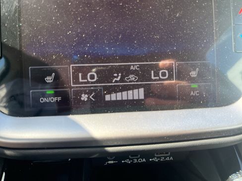 Used 2025 Subaru Outback Limited AWD/4WD image 23