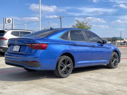Used 2023 Volkswagen Jetta SE w/ Panoramic Sunroof Package image 8