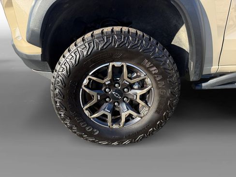 Used 2024 Chevrolet Colorado ZR2 w/ Safety Package image 9
