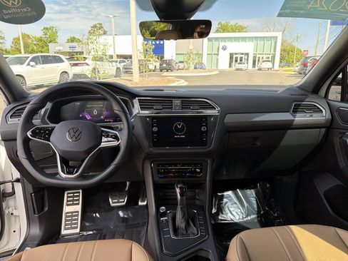 Used 2024 Volkswagen Tiguan SE R-Line image 15