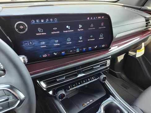 New 2026 Chevrolet Traverse Z71 w/ Driver Confidence Package AWD/4WD image 11