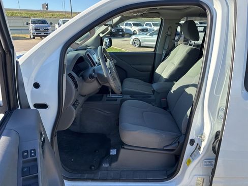 Used 2016 Nissan Frontier SV w/ SV Value Truck Package image 18
