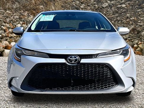 Used 2022 Toyota Corolla LE FWD image 3