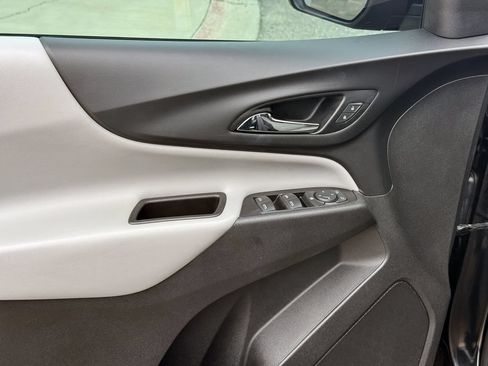Used 2020 Chevrolet Equinox LS w/ LS Convenience Package FWD image 17