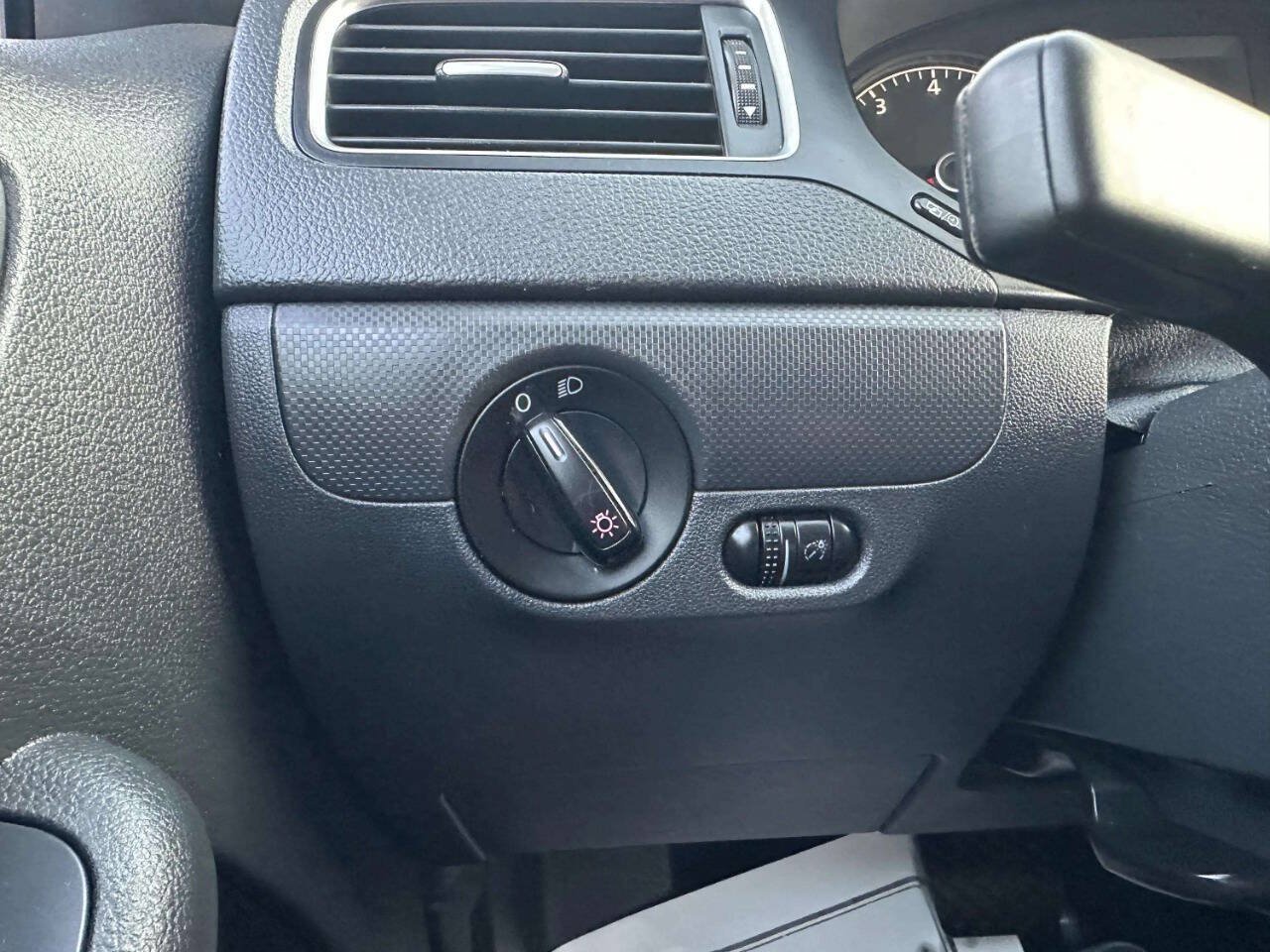 Used 2012 Volkswagen Jetta Sedan FWD image 17