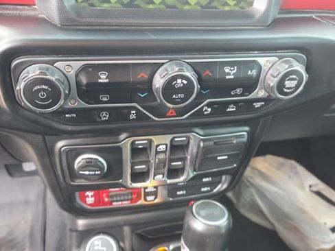 Used 2022 Jeep Wrangler Unlimited Rubicon w/ Xtreme Recon 35" Tire Package image 21