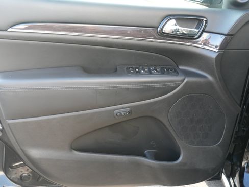 Used 2020 Jeep Grand Cherokee Overland AWD/4WD image 19