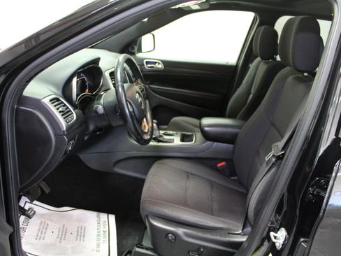 Used 2020 Jeep Grand Cherokee Laredo w/ Security & Convenience Group image 19