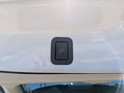 Used 2019 Toyota Highlander XLE AWD/4WD image 34