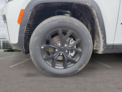 New 2026 Jeep Grand Cherokee Altitude RWD image 10