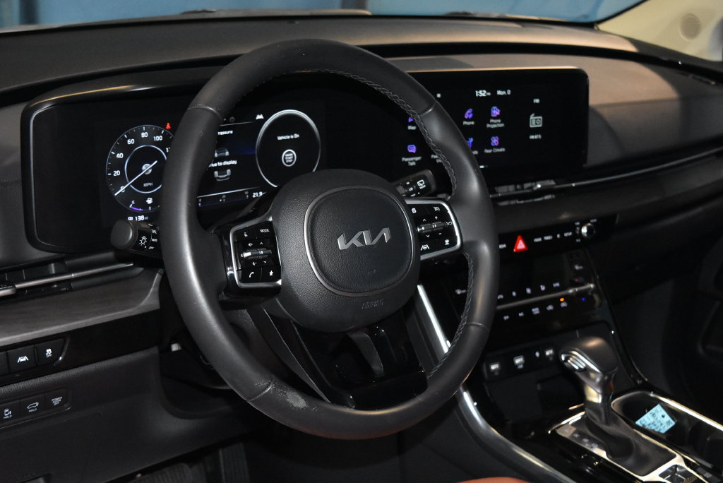 Used 2024 Kia Carnival SX FWD image 2