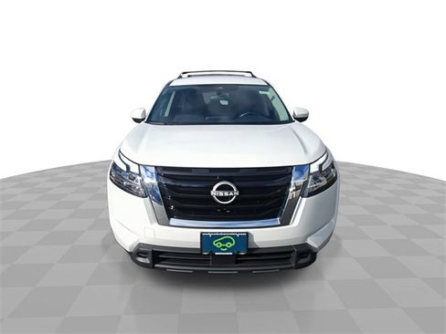 Used 2022 Nissan Pathfinder SV image 3