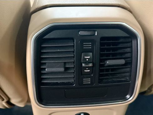 Used 2022 Porsche Macan AWD/4WD image 26