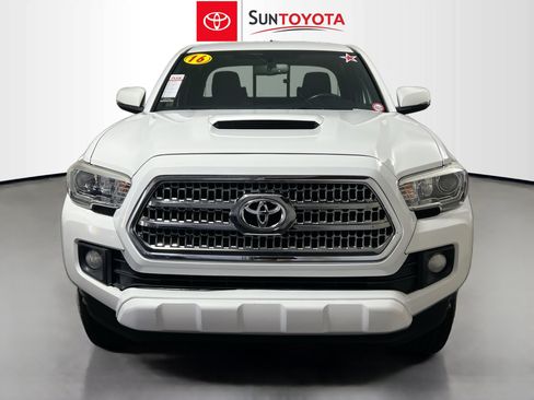 Used 2016 Toyota Tacoma TRD Sport w/ Premium & Technology Package RWD image 10