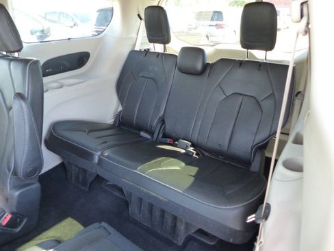 Used 2020 Chrysler Pacifica Limited FWD image 41