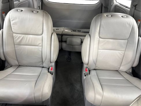 Used 2018 Toyota Sienna XLE w/ XLE Navigation Package AWD/4WD image 49