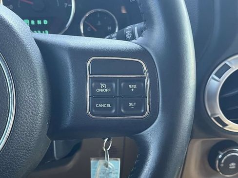 Used 2013 Jeep Wrangler Unlimited Rubicon w/ Connectivity Group AWD/4WD image 26