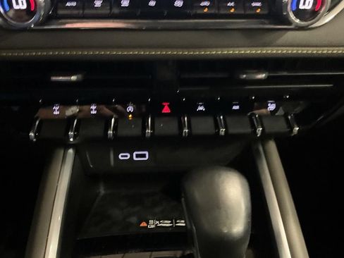 Used 2024 Chevrolet Colorado ZR2 w/ ZR2 Convenience Package III AWD/4WD image 23